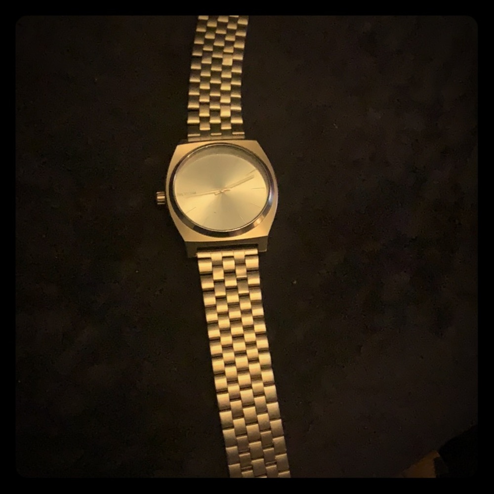 Nixon time teller watch